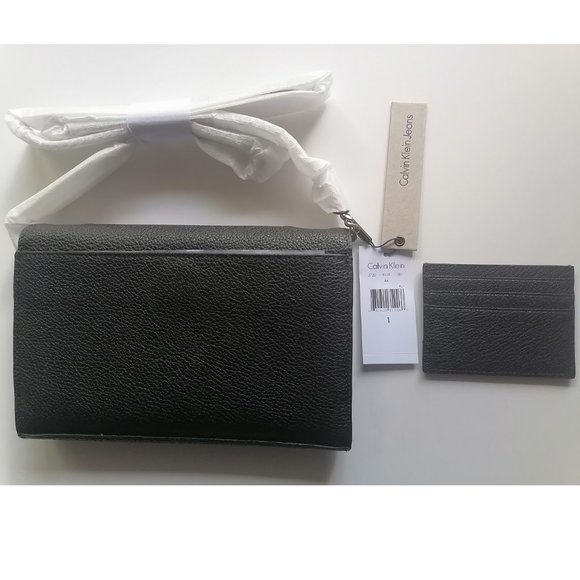 CALVIN KLEIN LEATHER LARGE ACCORDIAN CROSSBODY BAG - Picture 9 of 9